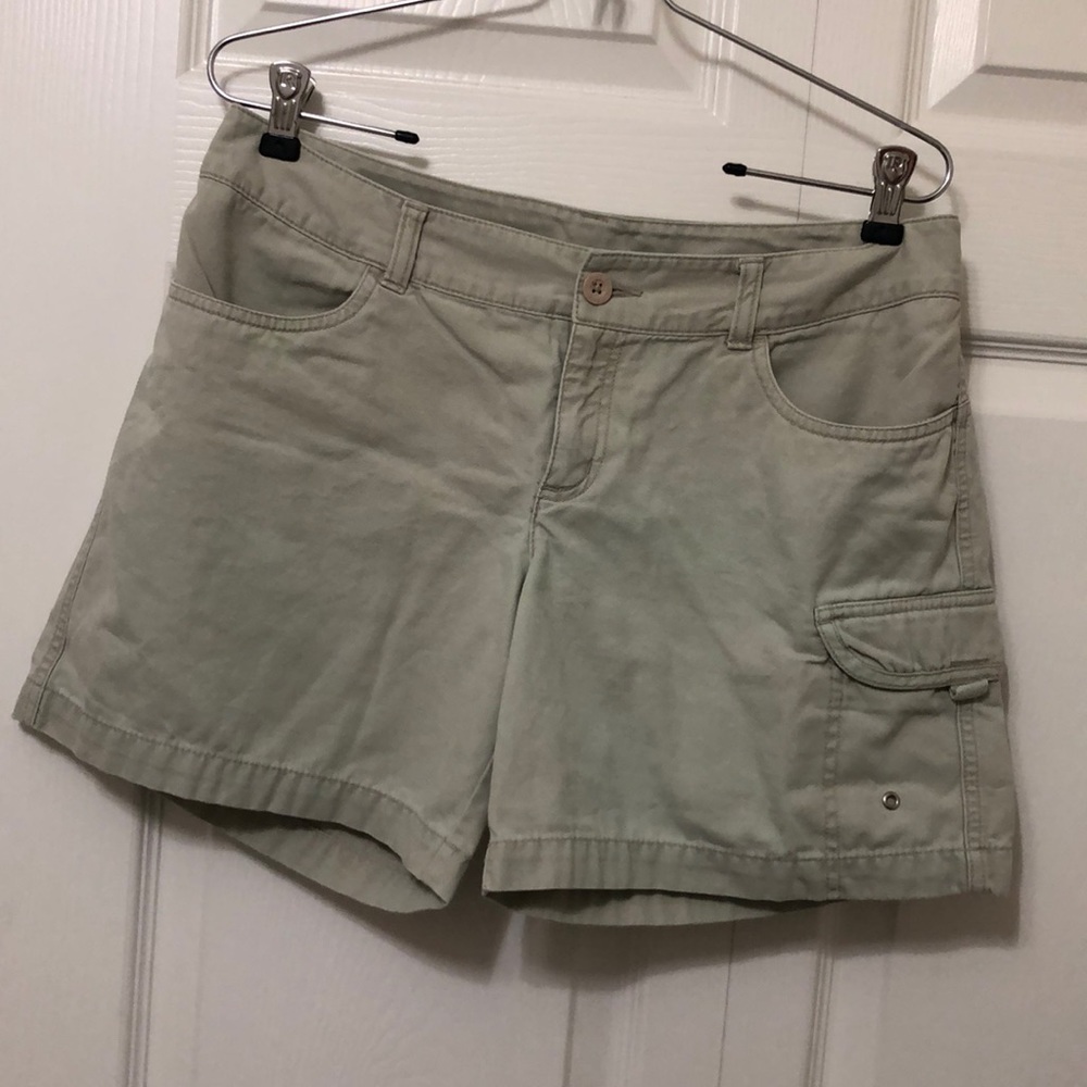 North Face Women’s Shorts Size 8 Light Green/Tan